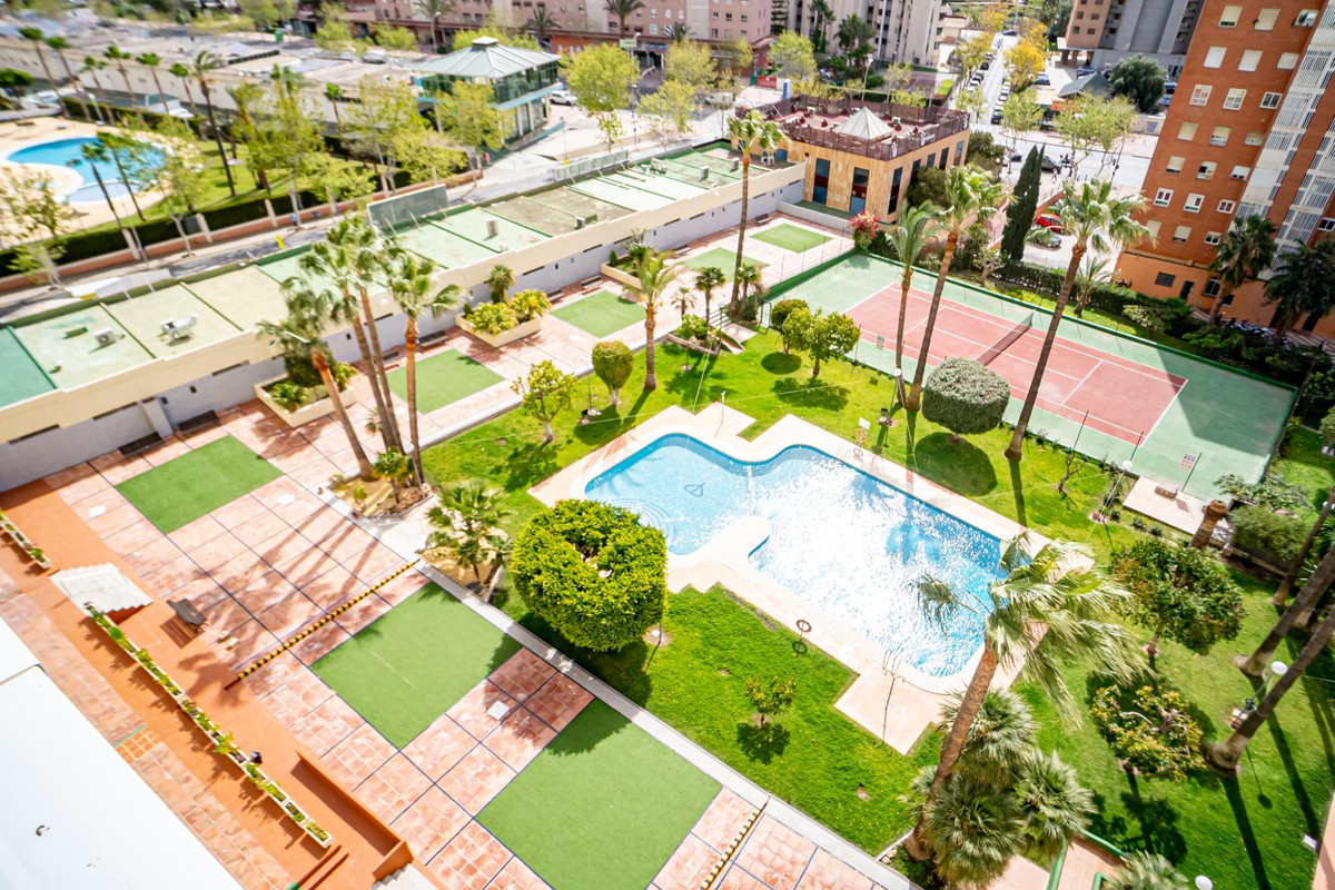 2-Bedroom Middle Floor Apartment in  Benidorm | Sunny Cas... - Image 19