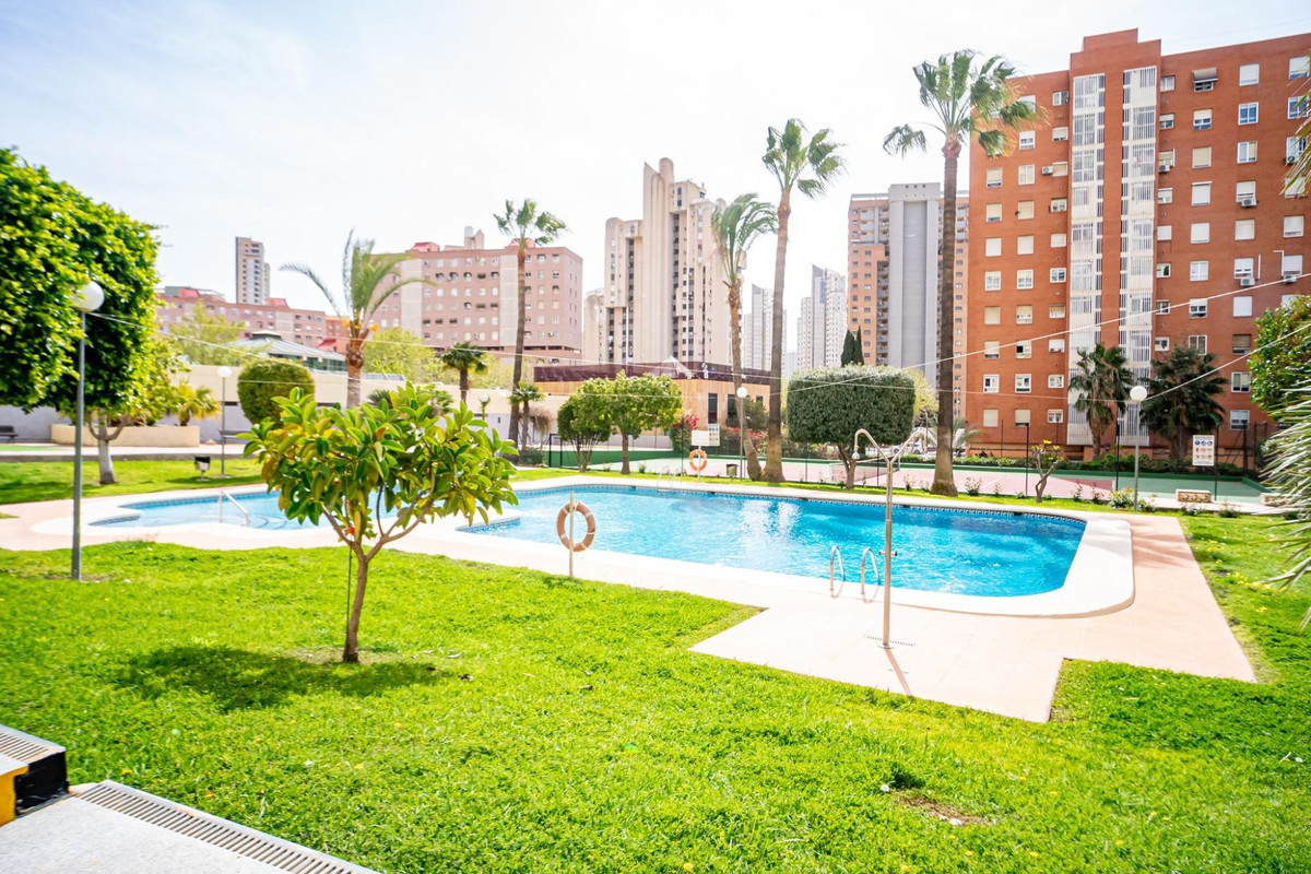 2-Bedroom Middle Floor Apartment in  Benidorm | Sunny Cas... - Image 3