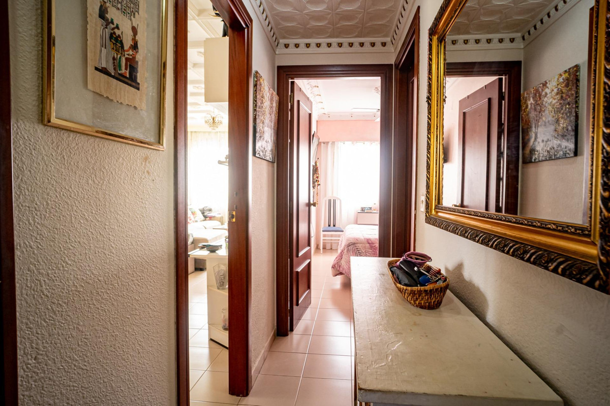 2-Bedroom Middle Floor Apartment in  Benidorm | Sunny Cas... - Image 4