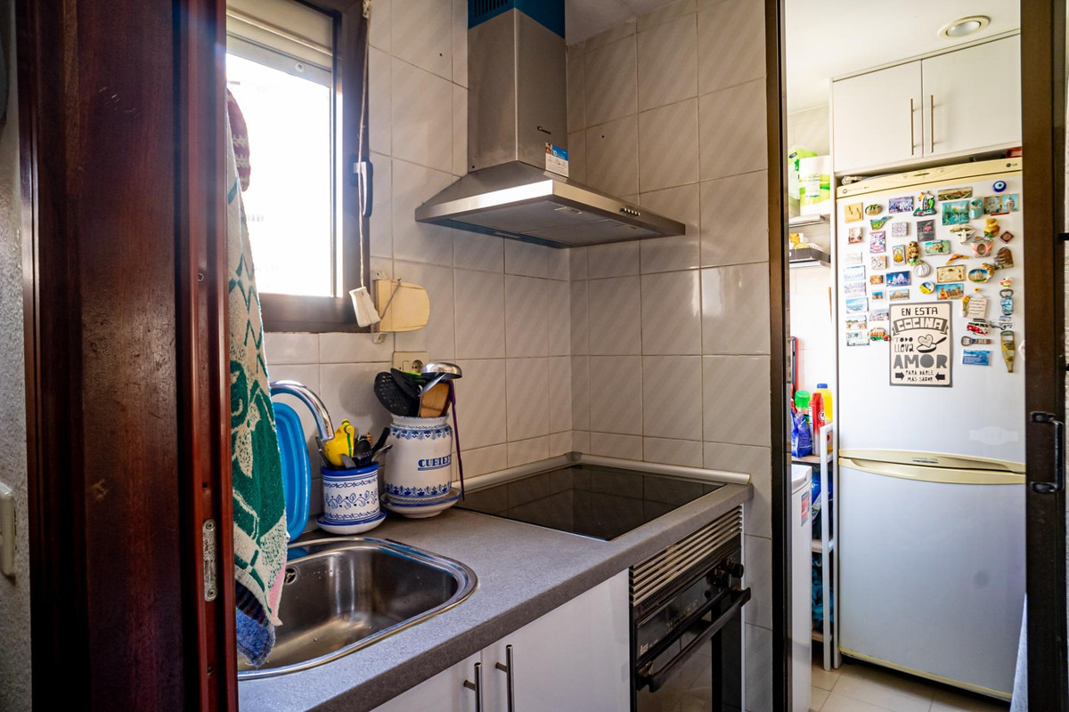 2-Bedroom Middle Floor Apartment in  Benidorm | Sunny Cas... - Image 7