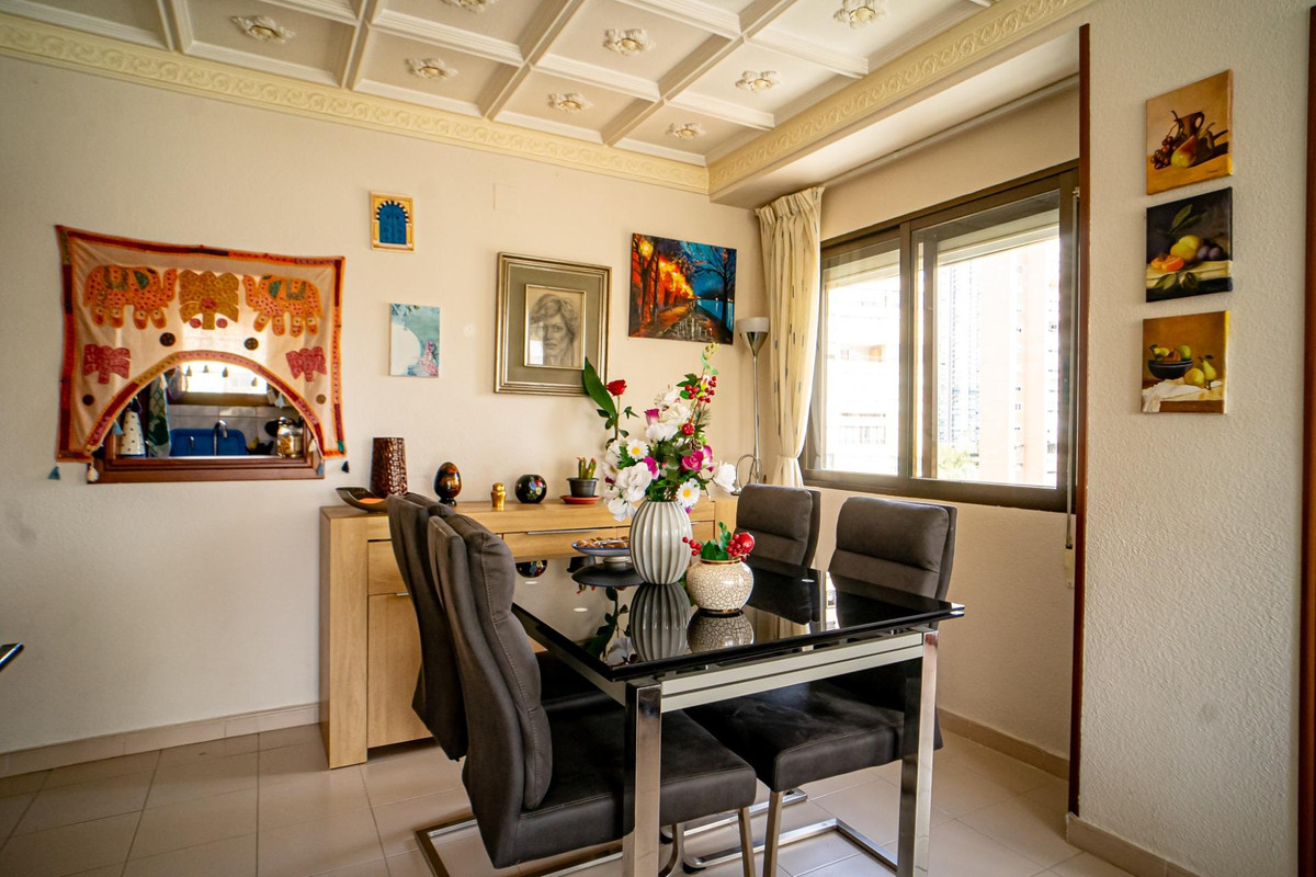 2-Bedroom Middle Floor Apartment in  Benidorm | Sunny Cas... - Image 8