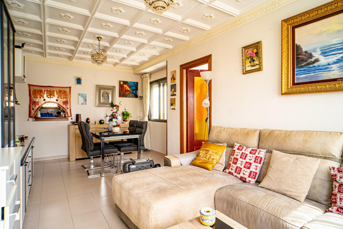 2-Bedroom Middle Floor Apartment in  Benidorm | Sunny Cas... - Image 9