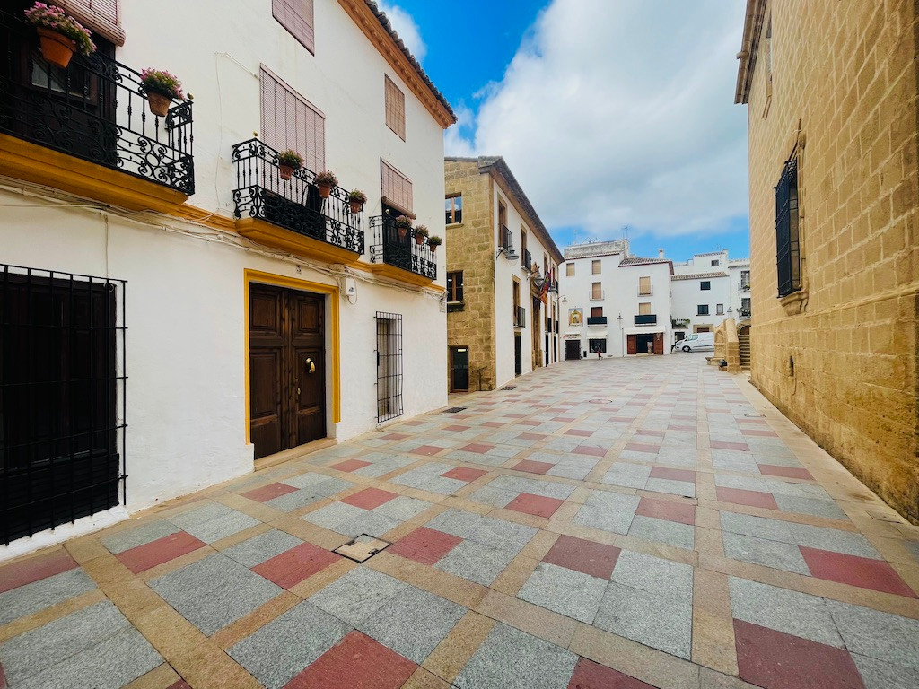 8-Bedroom Detached House in  Javea - Image 2