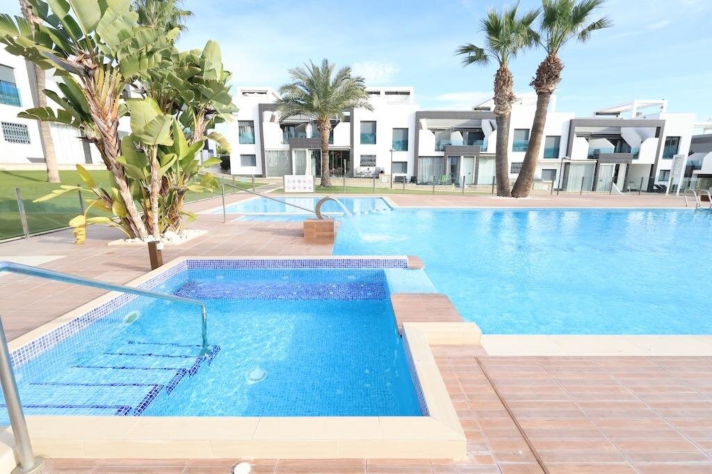2-Bedroom Bungalow in La Zenia, Orihuela Costa - Image 1
