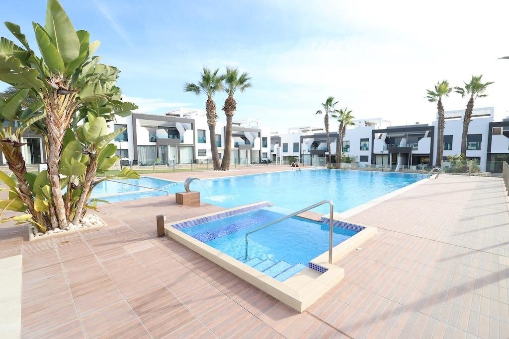 2-Bedroom Bungalow in La Zenia, Orihuela Costa - Image 19