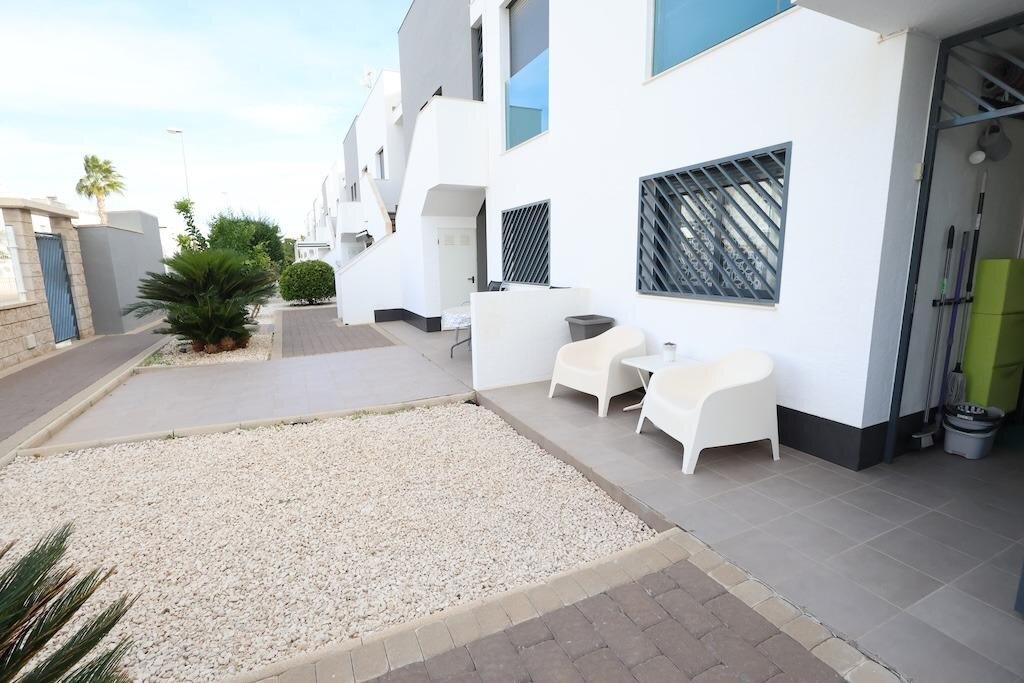 2-Bedroom Bungalow in La Zenia, Orihuela Costa - Image 2