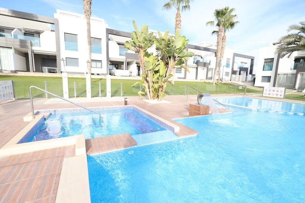 2-Bedroom Bungalow in La Zenia, Orihuela Costa - Image 21