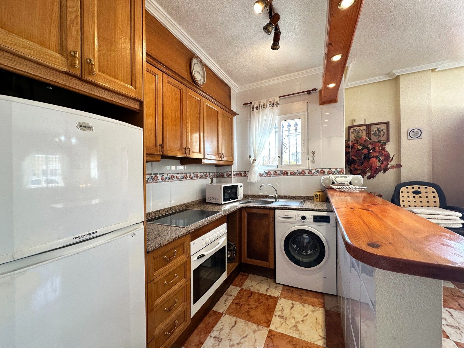 2-Bedroom House in Lomas de Cabo Roig, Orihuela Costa - Image 13