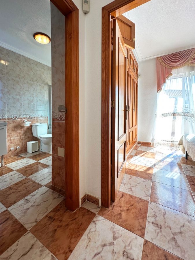 2-Bedroom House in Lomas de Cabo Roig, Orihuela Costa - Image 20