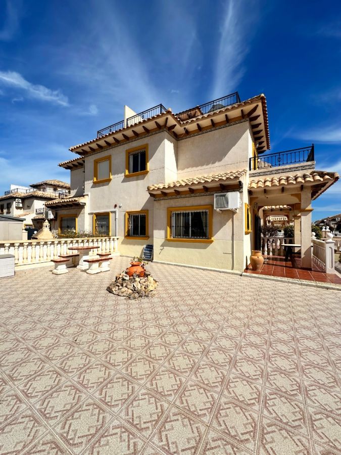 2-Bedroom House in Lomas de Cabo Roig, Orihuela Costa - Image 34