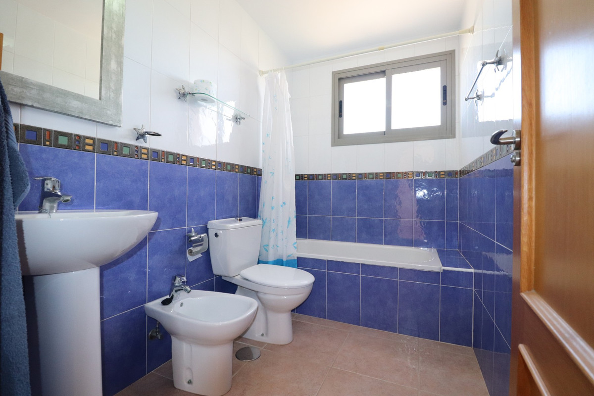 3-Bedroom Duplex Apartment in  Guardamar del Segura | Sun... - Image 18