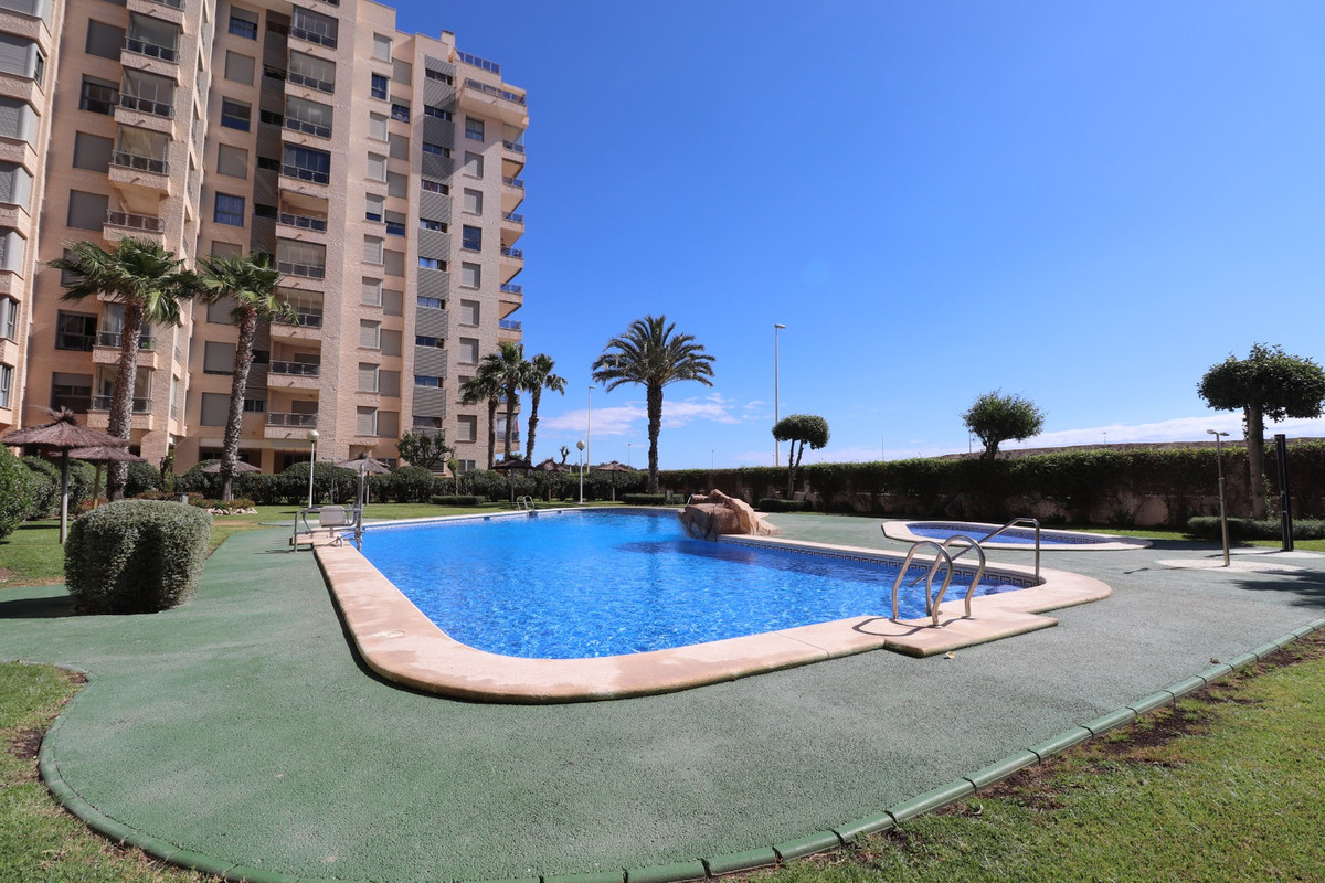 3-Bedroom Duplex Apartment in  Guardamar del Segura | Sun... - Image 4