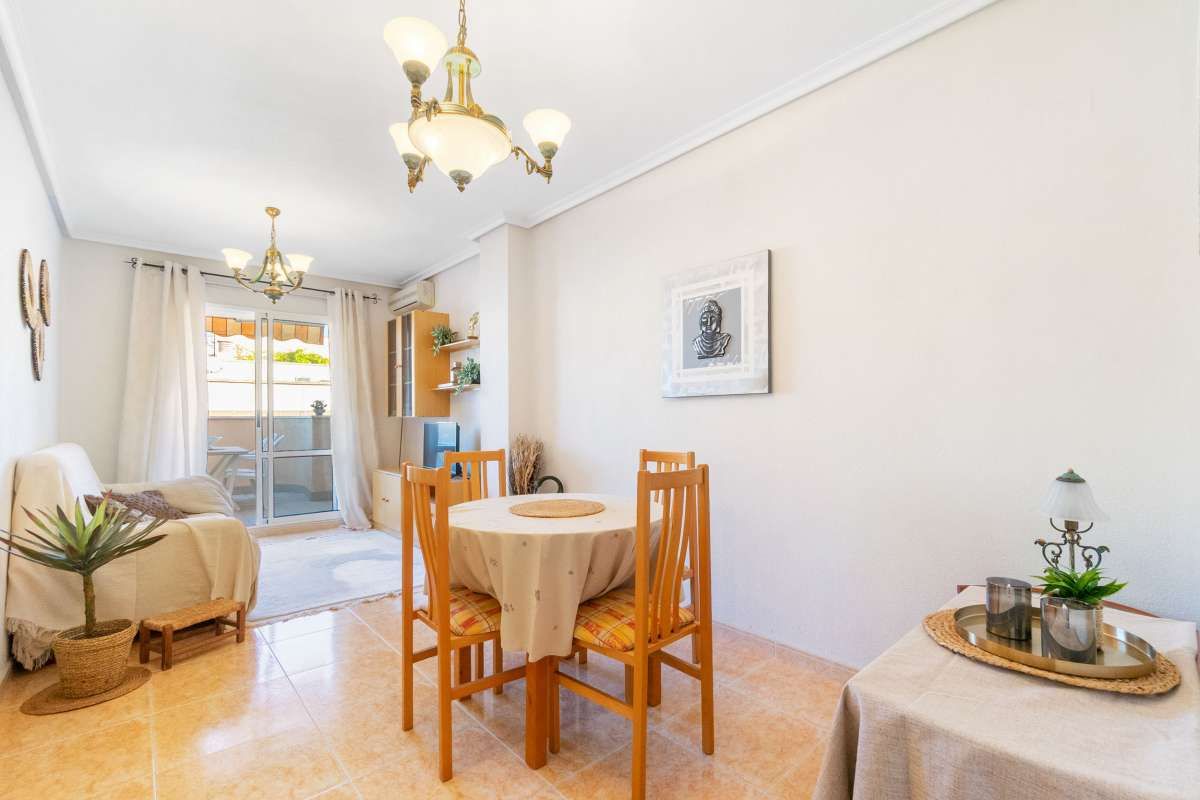 3-Bedroom Apartment in Centro, Torrevieja - Image 2