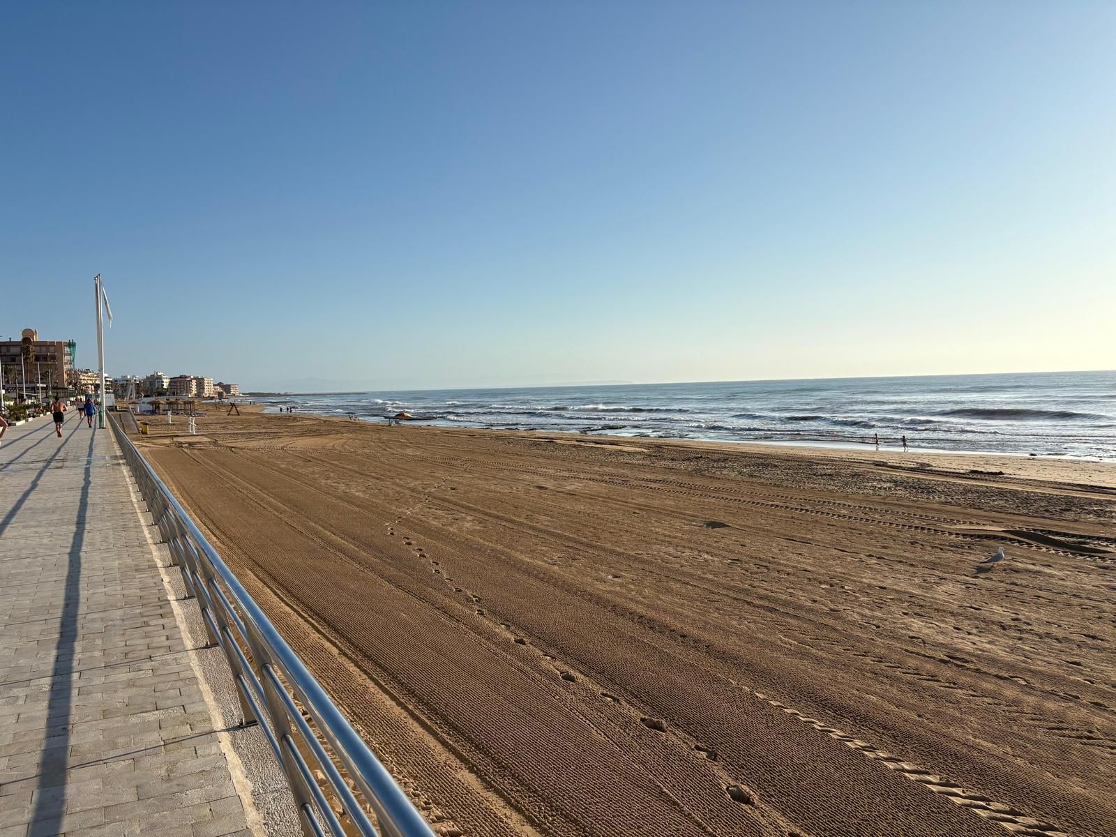 2-Bedroom Apartment in Los Europeos, Torrevieja - Image 16