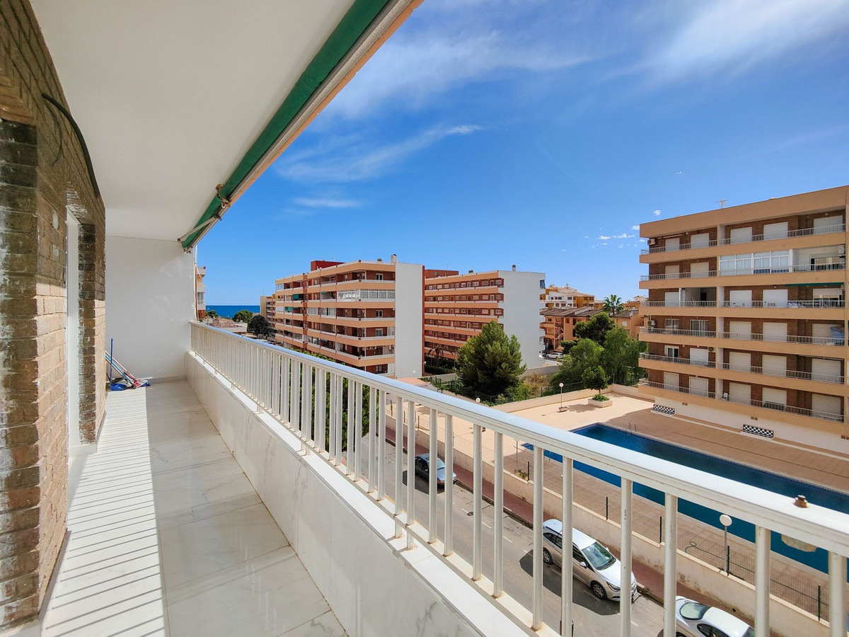 Tussenwoning met 2 Slaapkamers in Punta Prima, Orihuela C... - Image 13