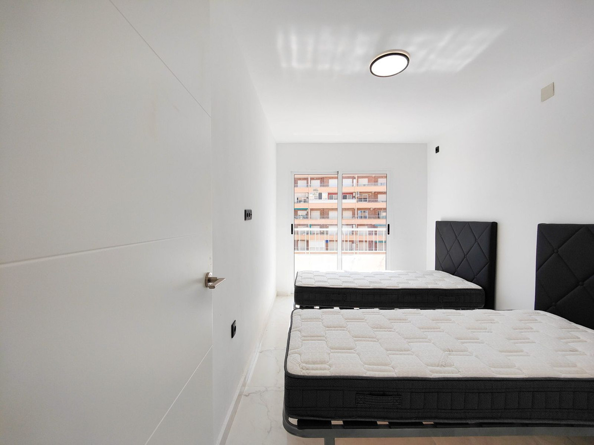 Tussenwoning met 2 Slaapkamers in Punta Prima, Orihuela C... - Image 19