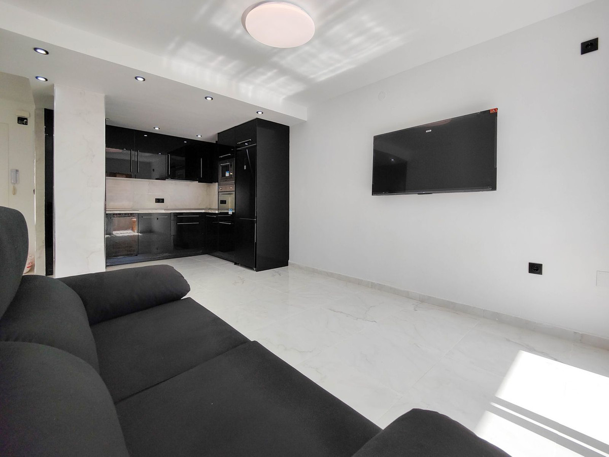 Tussenwoning met 2 Slaapkamers in Punta Prima, Orihuela C... - Image 2