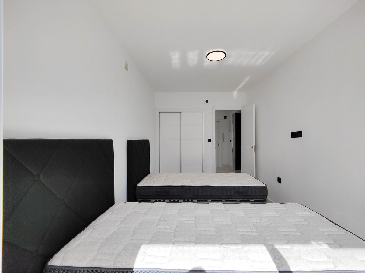 Tussenwoning met 2 Slaapkamers in Punta Prima, Orihuela C... - Image 20