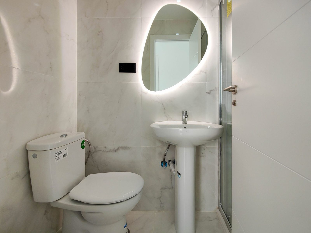 Tussenwoning met 2 Slaapkamers in Punta Prima, Orihuela C... - Image 22