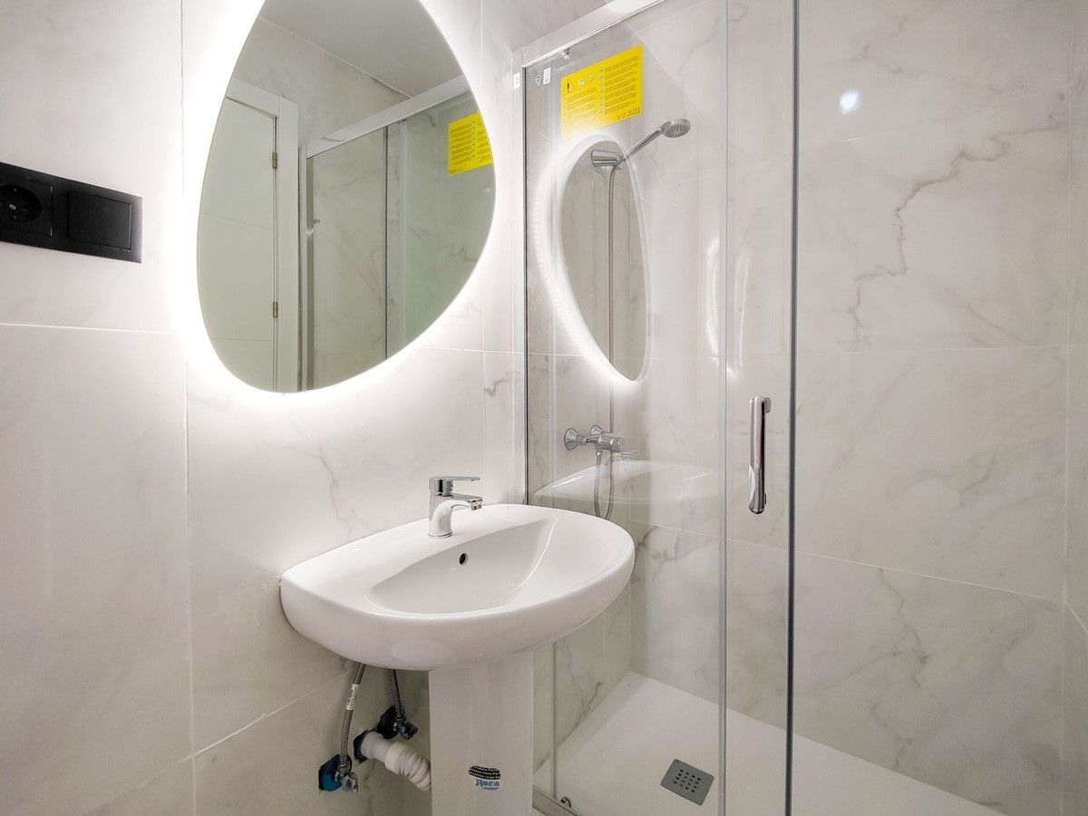 Tussenwoning met 2 Slaapkamers in Punta Prima, Orihuela C... - Image 23