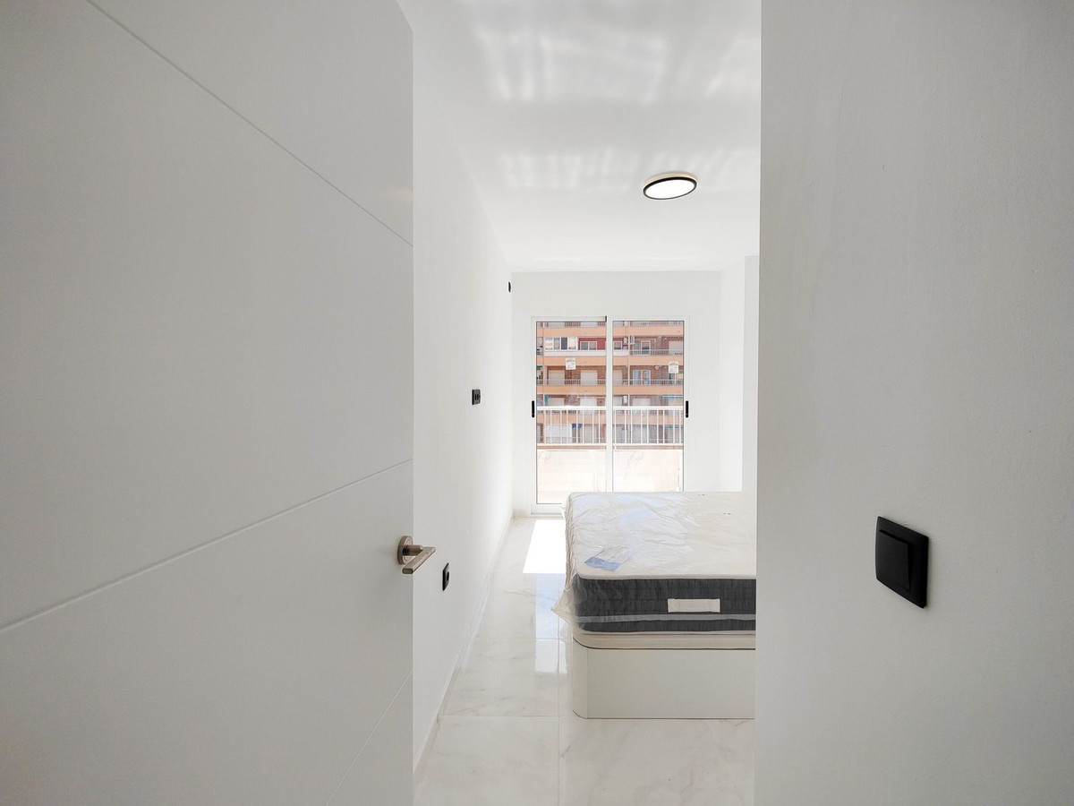 Tussenwoning met 2 Slaapkamers in Punta Prima, Orihuela C... - Image 24