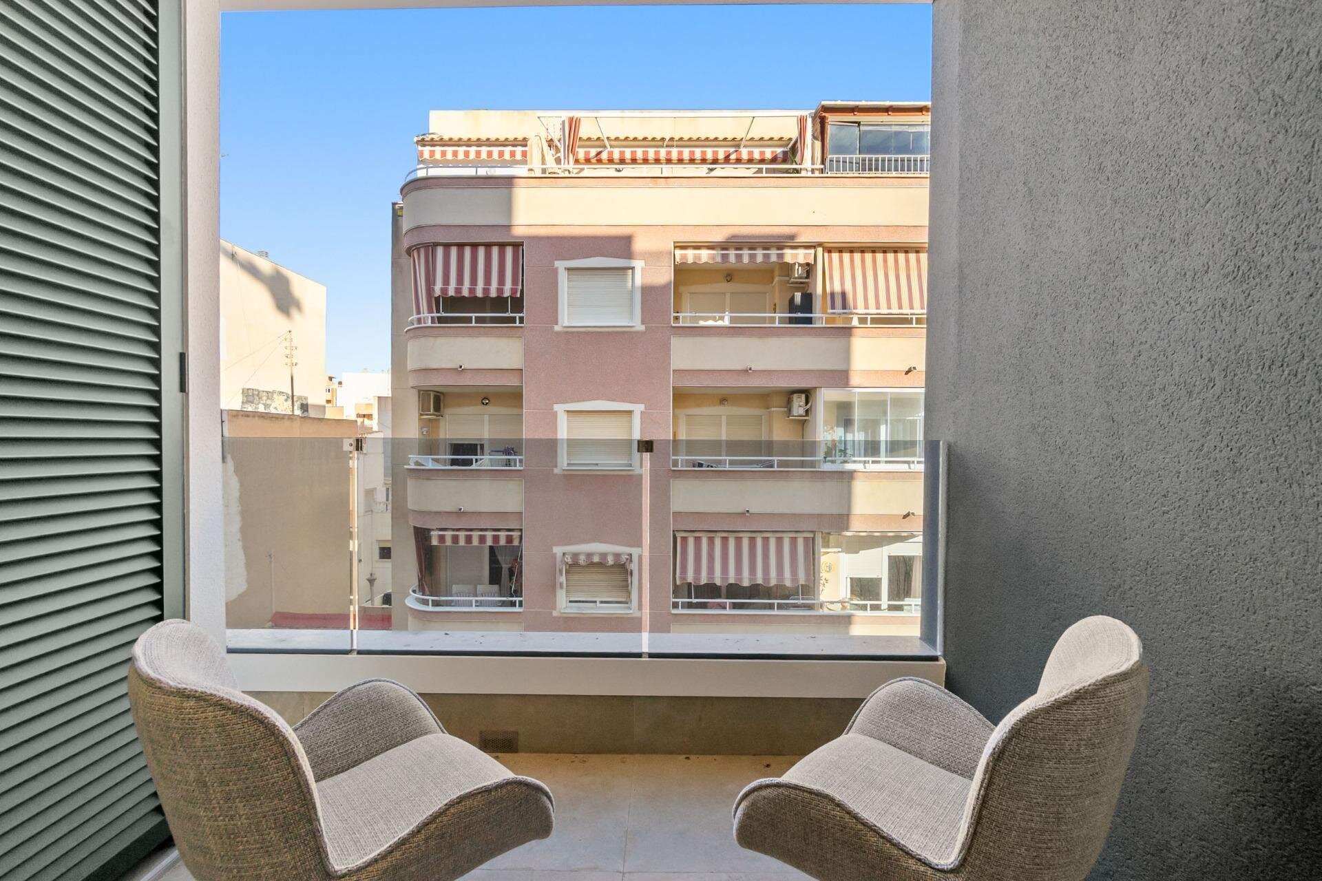 2-Bedroom Apartment in Playa del Cura, Torrevieja - Image 11