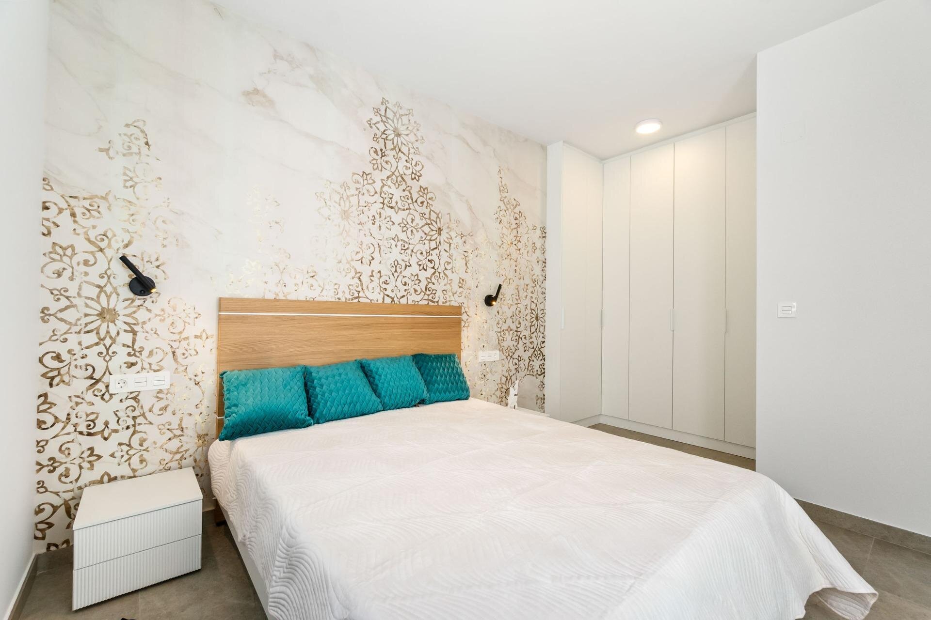 2-Bedroom Apartment in Playa del Cura, Torrevieja - Image 13