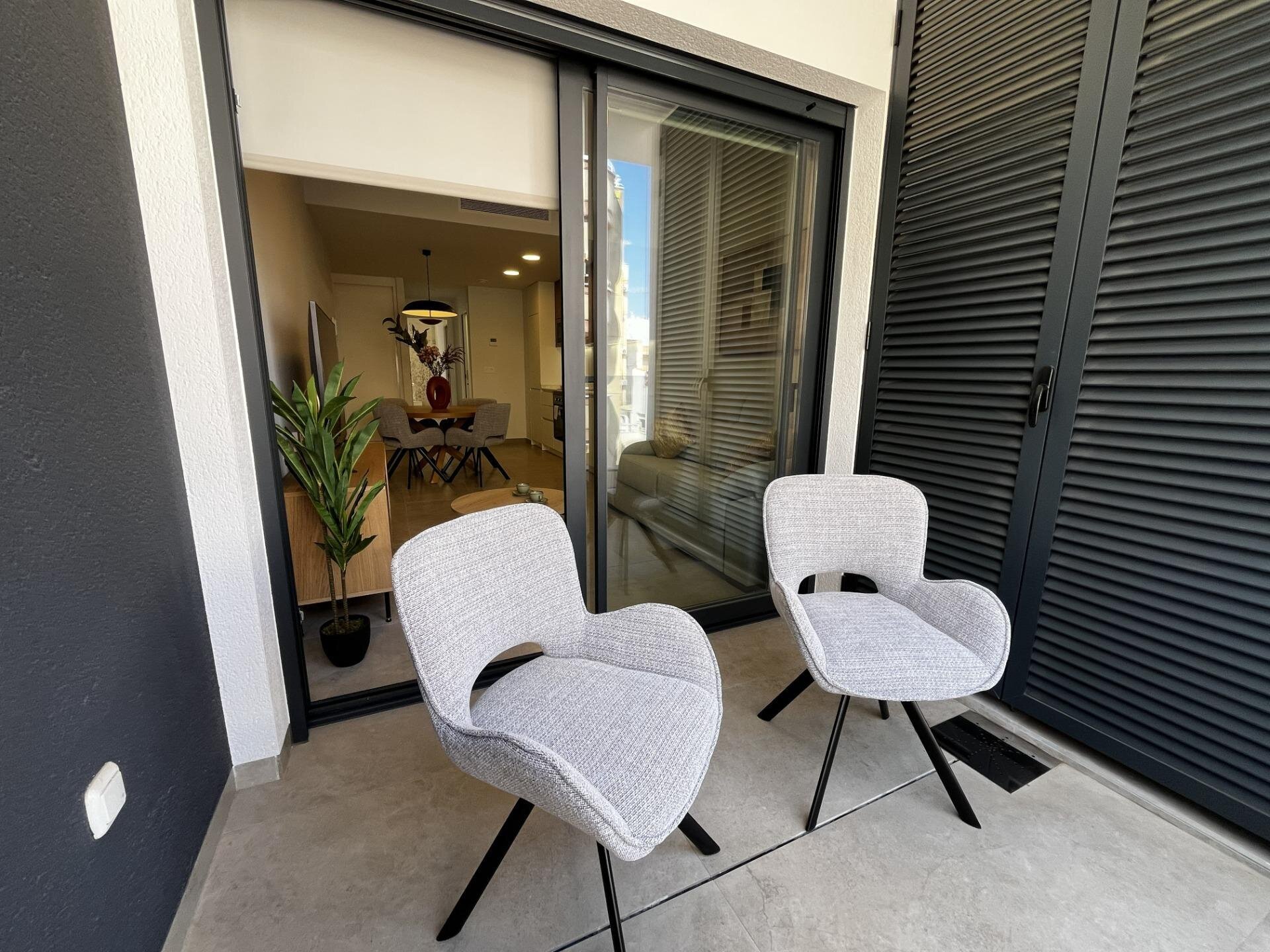 2-Bedroom Apartment in Playa del Cura, Torrevieja - Image 2