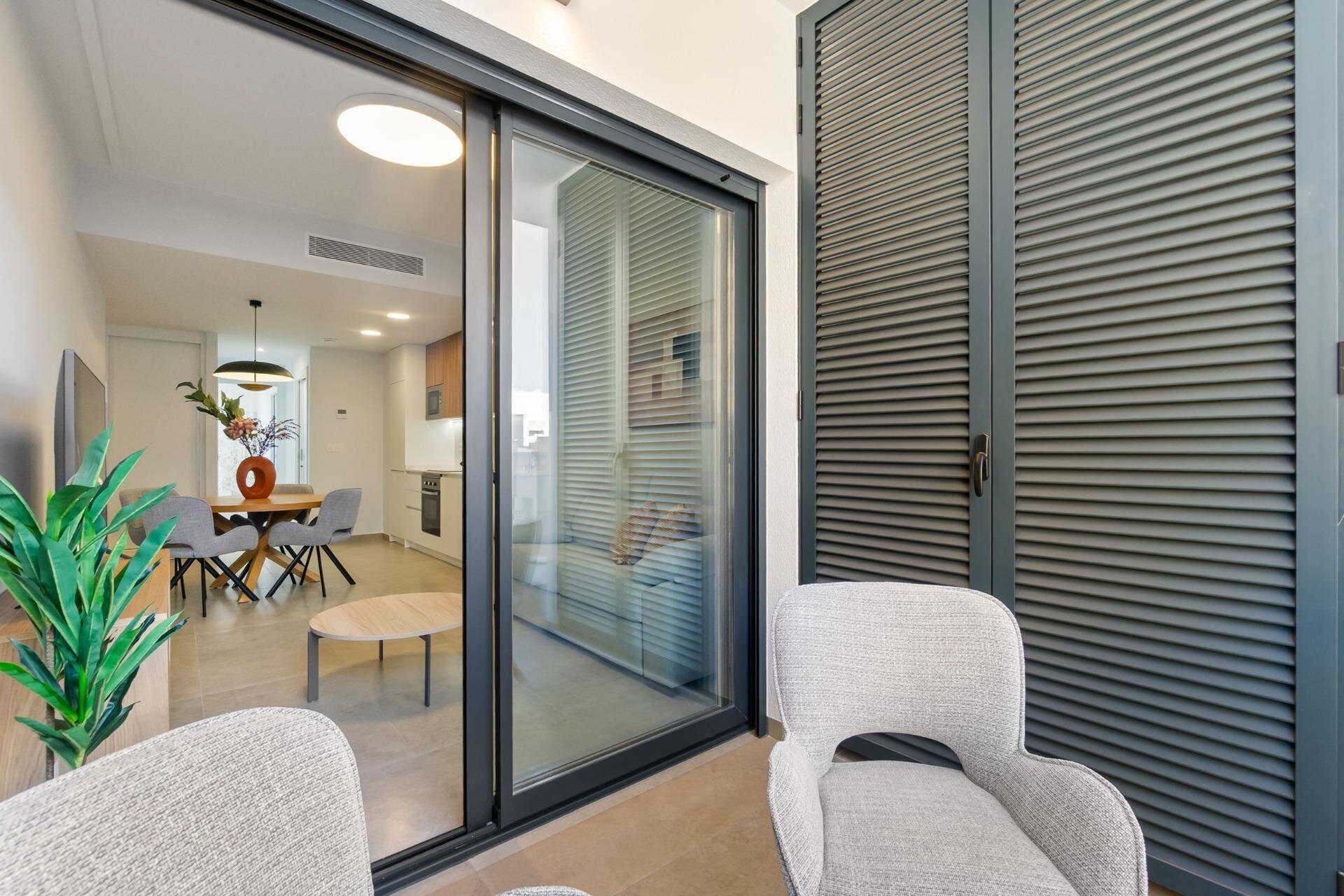 2-Bedroom Apartment in Playa del Cura, Torrevieja - Image 3