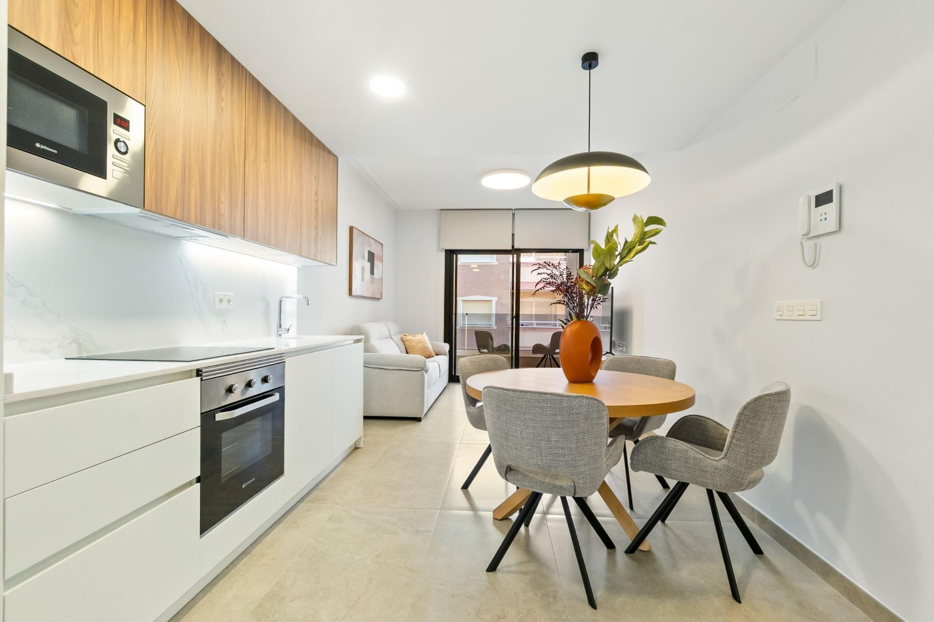 2-Bedroom Apartment in Playa del Cura, Torrevieja - Image 6