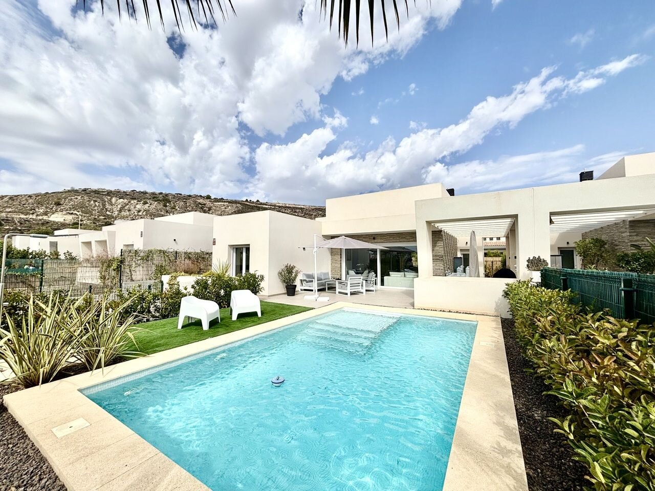 4-Zimmer Villa in Algorfa - Image 1