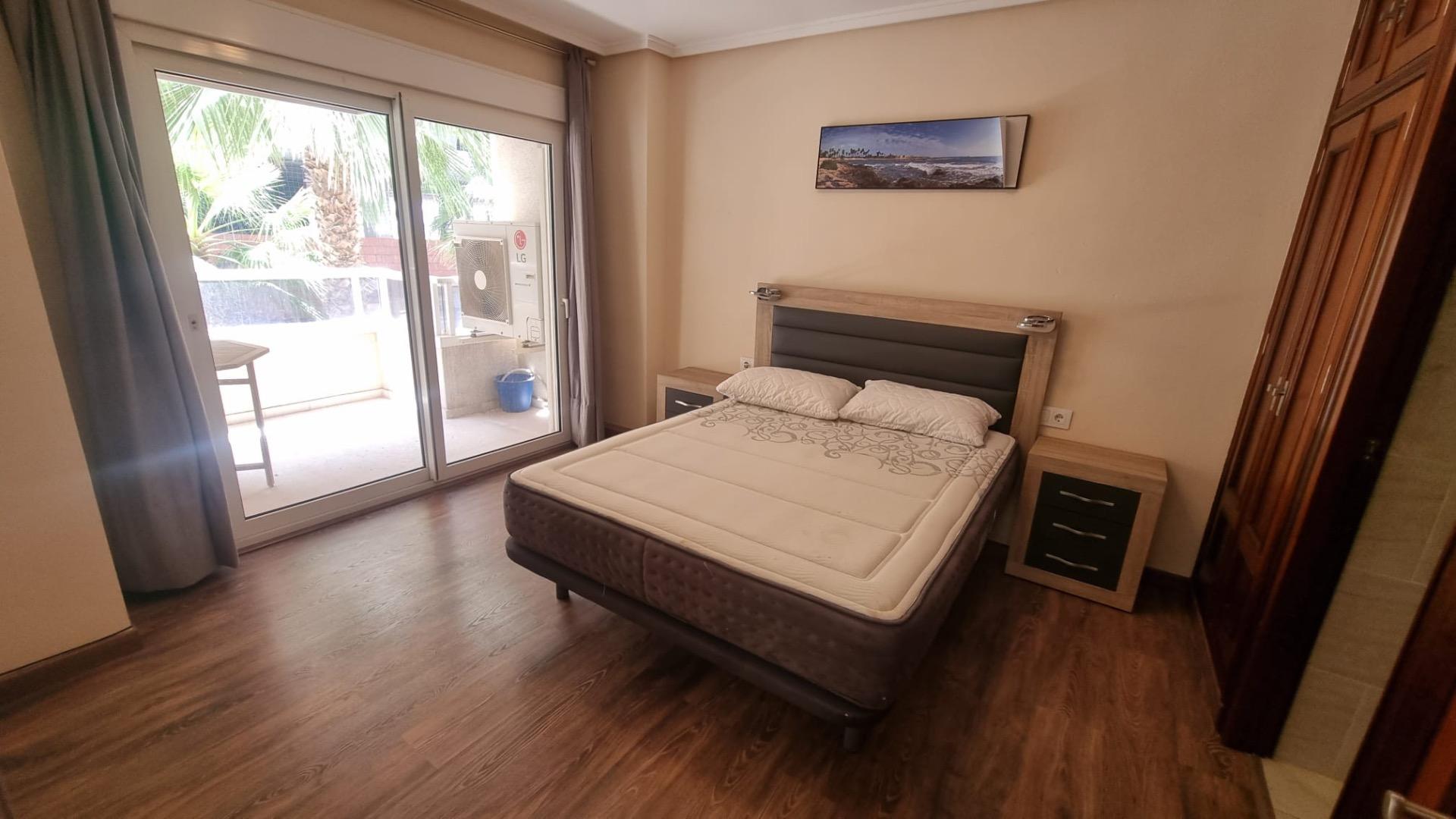 4-Bedroom Apartment in Torrevieja - Image 10