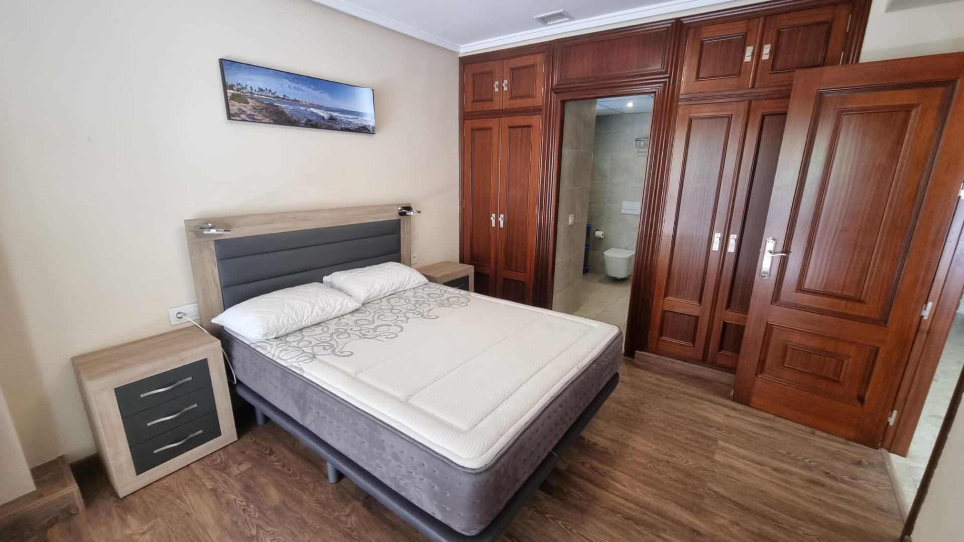 4-Bedroom Apartment in Torrevieja - Image 11