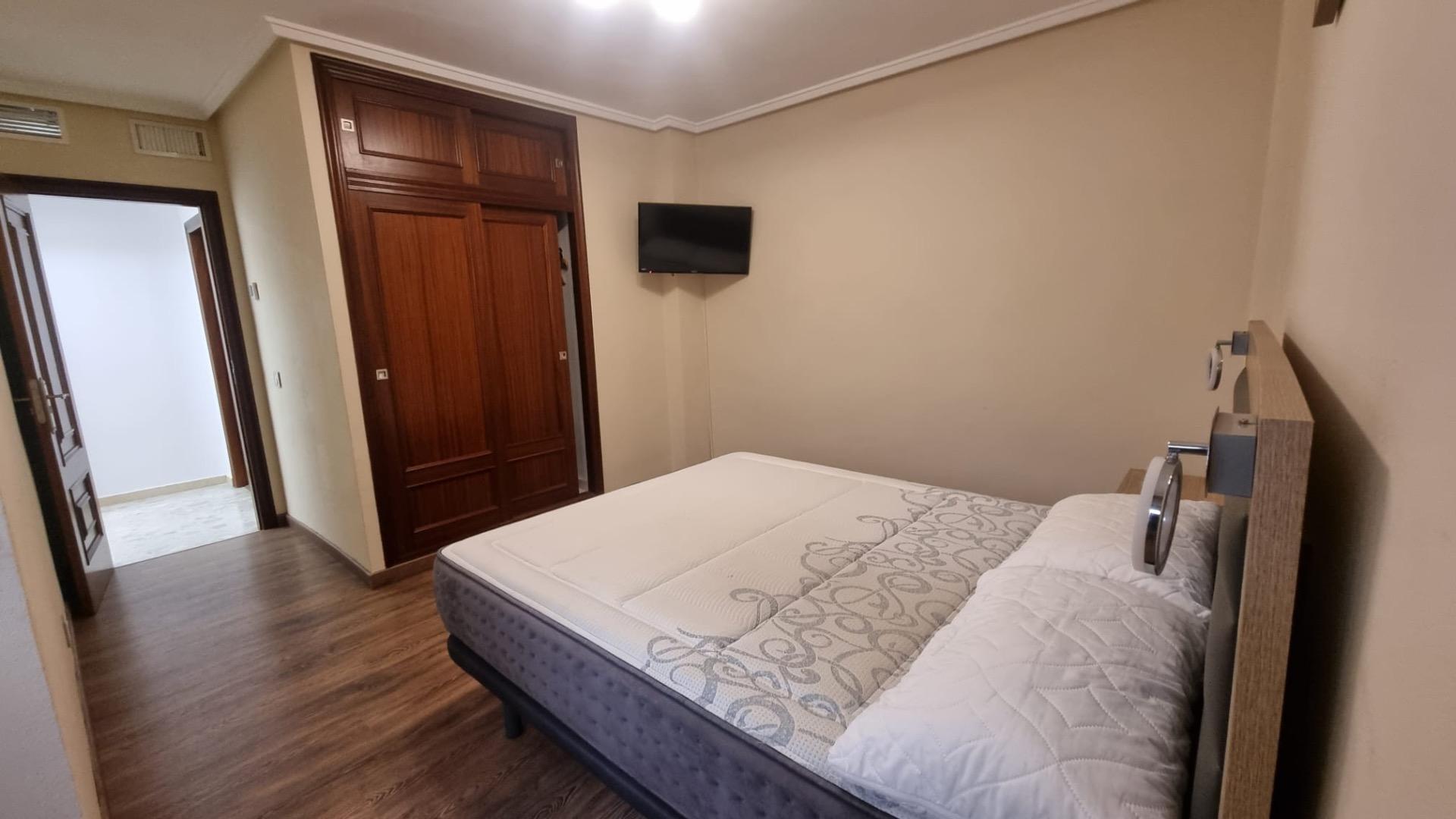 4-Bedroom Apartment in Torrevieja - Image 15