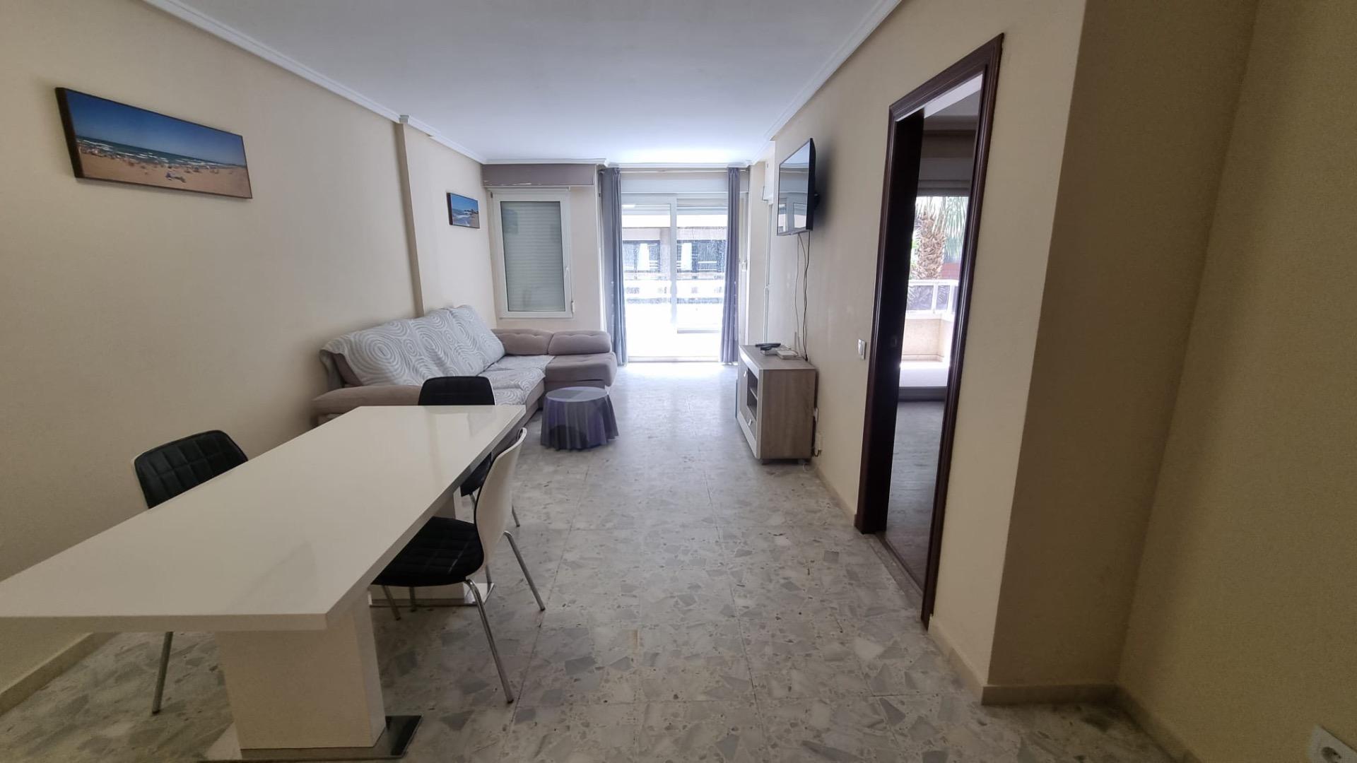 4-Bedroom Apartment in Torrevieja - Image 23