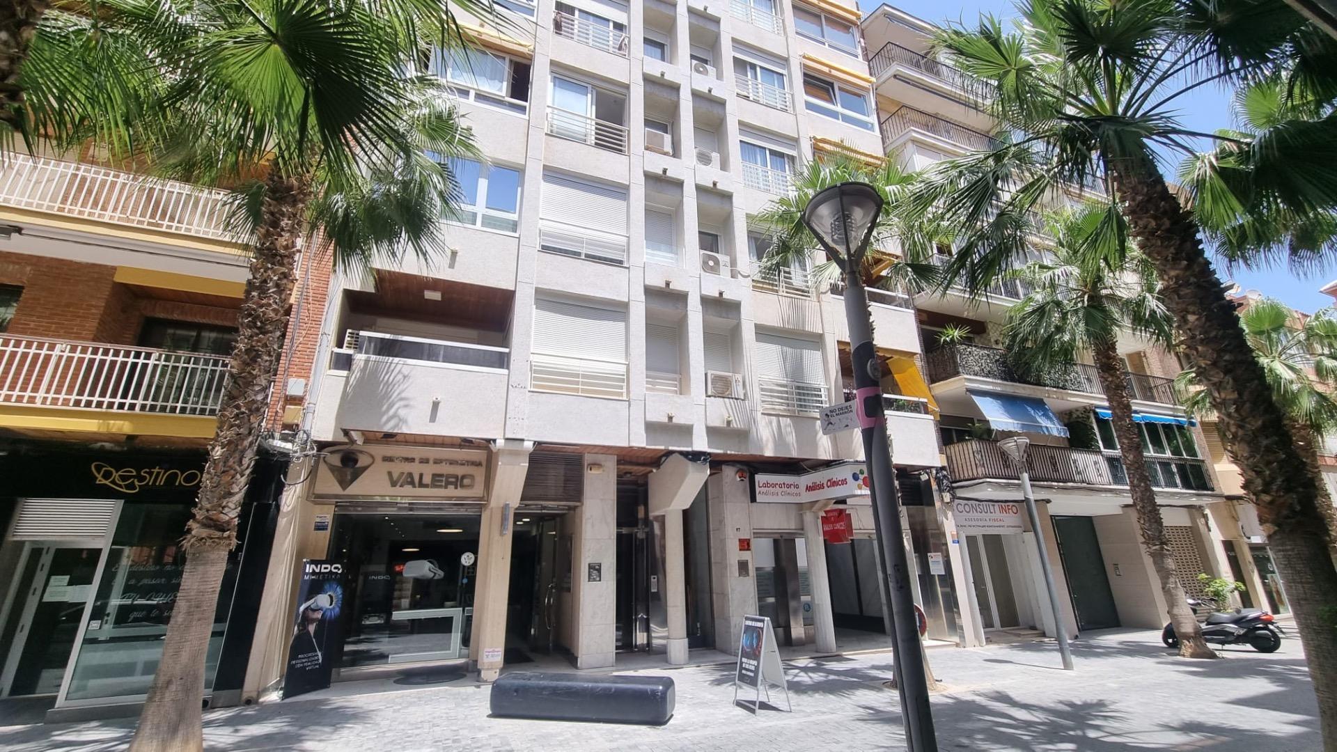 4-Bedroom Apartment in Torrevieja - Image 3