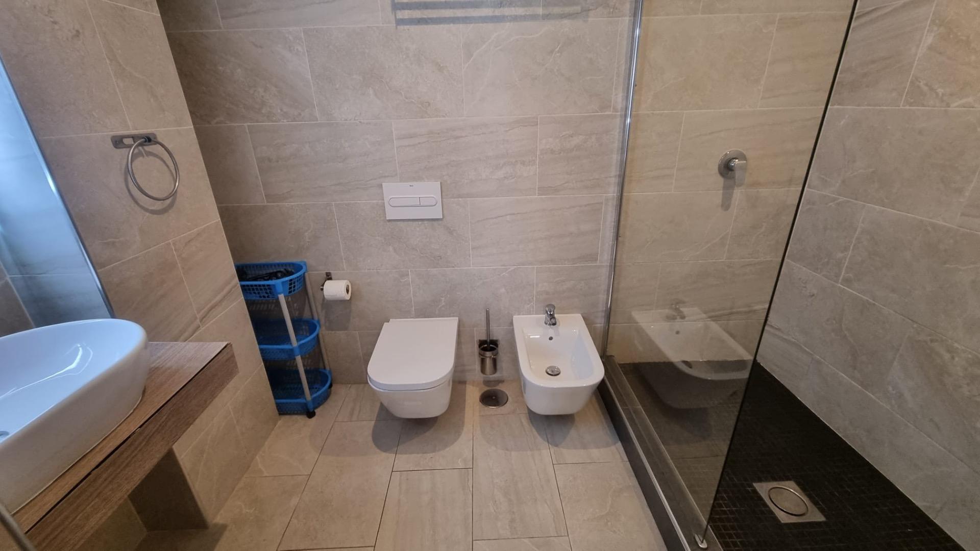 4-Bedroom Apartment in Torrevieja - Image 5