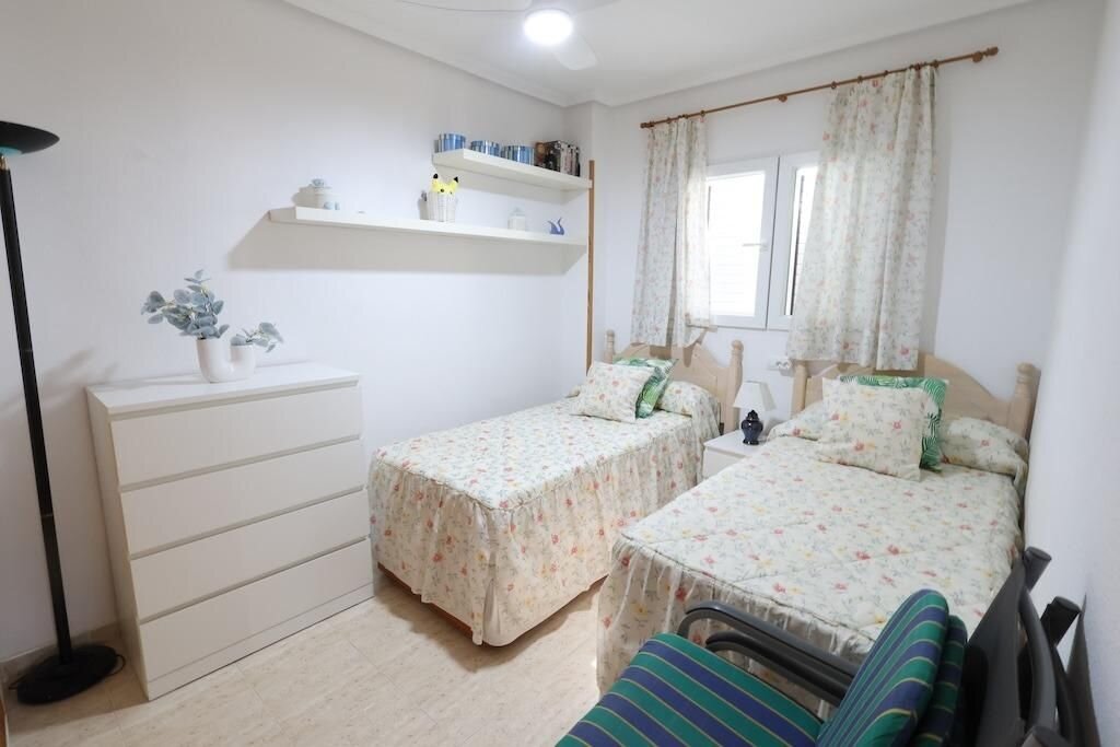 2-Bedroom Apartment in Los Europeos, Torrevieja - Image 11