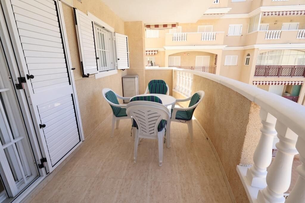 2-Bedroom Apartment in Los Europeos, Torrevieja - Image 12