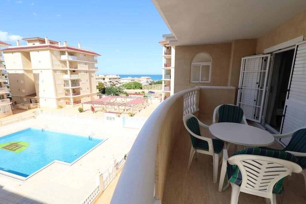 2-Bedroom Apartment in Los Europeos, Torrevieja - Image 13