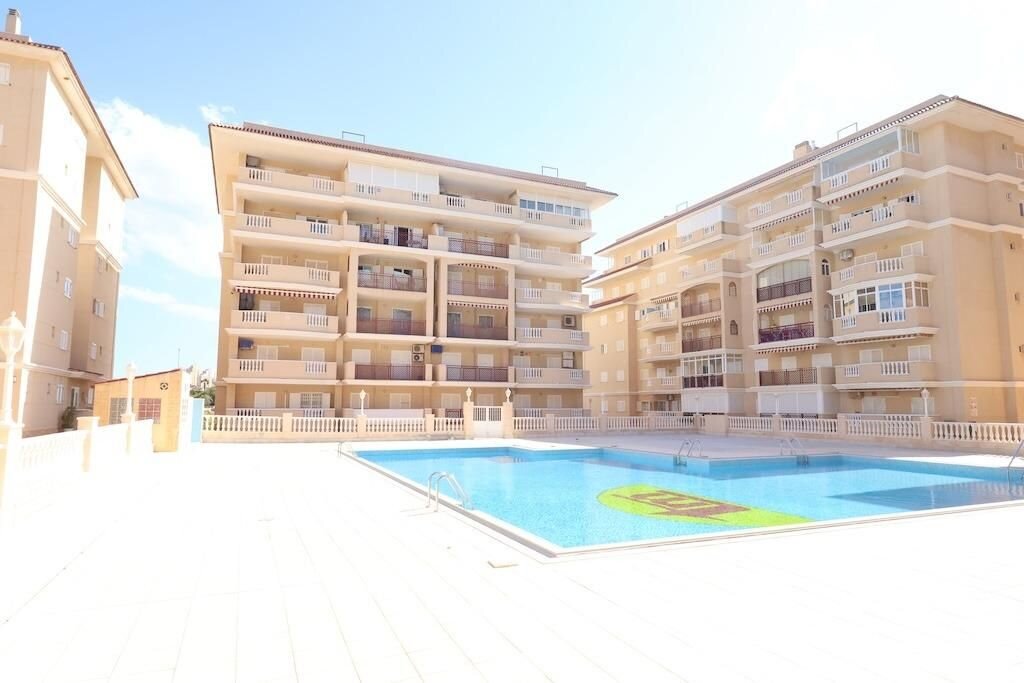 2-Bedroom Apartment in Los Europeos, Torrevieja - Image 15