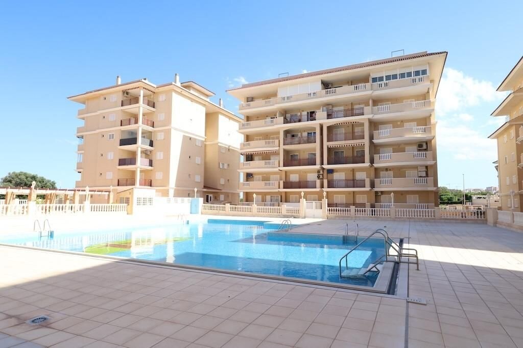 2-Bedroom Apartment in Los Europeos, Torrevieja - Image 16