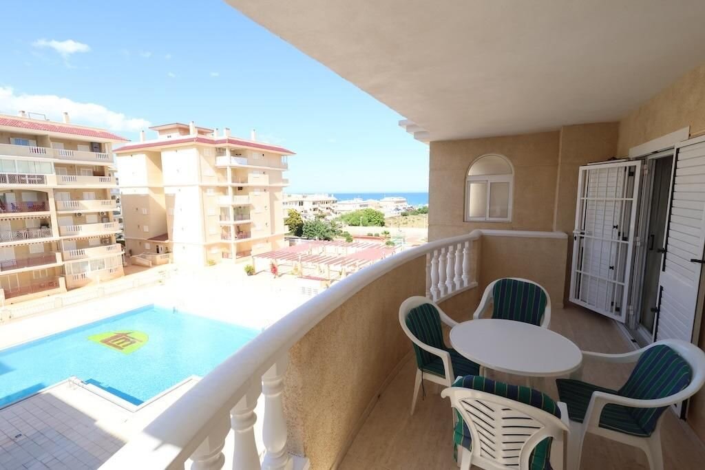 2-Bedroom Apartment in Los Europeos, Torrevieja - Image 2