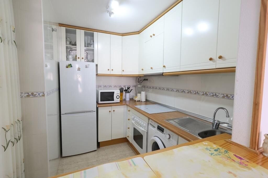 2-Bedroom Apartment in Los Europeos, Torrevieja - Image 3