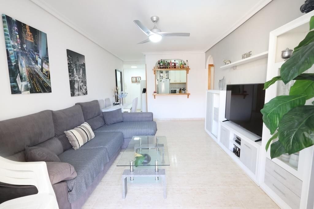 2-Bedroom Apartment in Los Europeos, Torrevieja - Image 5