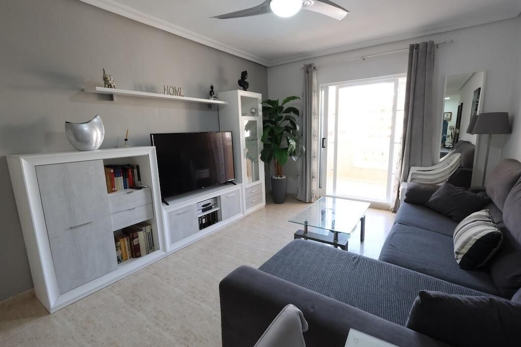 2-Bedroom Apartment in Los Europeos, Torrevieja - Image 7