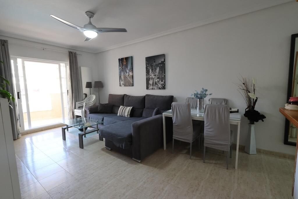 2-Bedroom Apartment in Los Europeos, Torrevieja - Image 8
