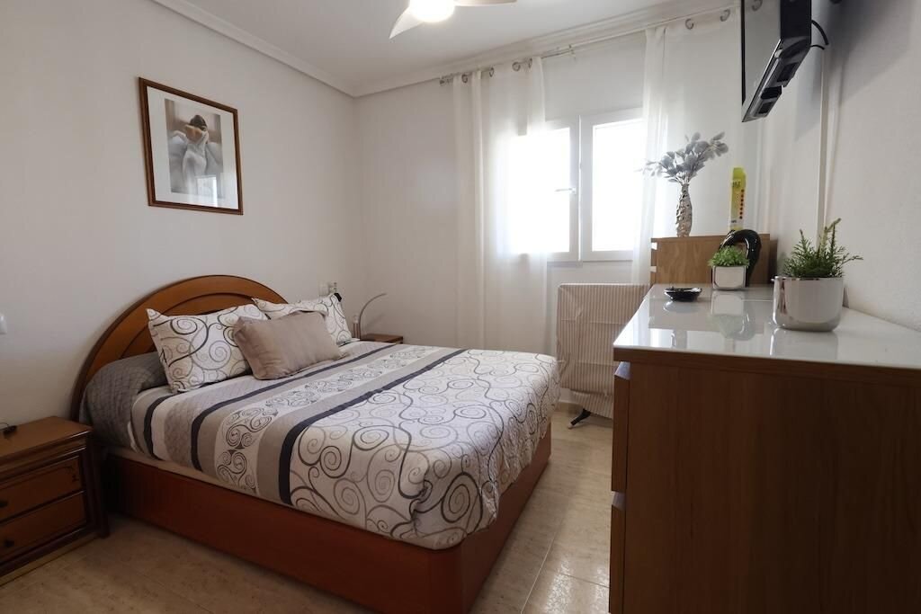 2-Bedroom Apartment in Los Europeos, Torrevieja - Image 9