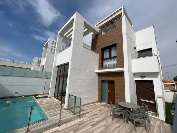 3-Bedroom Villa in Alicante