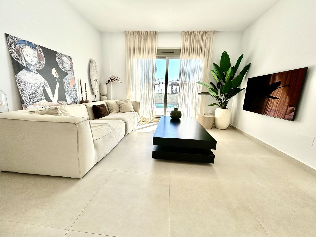 4-Bedroom Villa in Pueblo 9, San Miguel de Salinas - Image 2